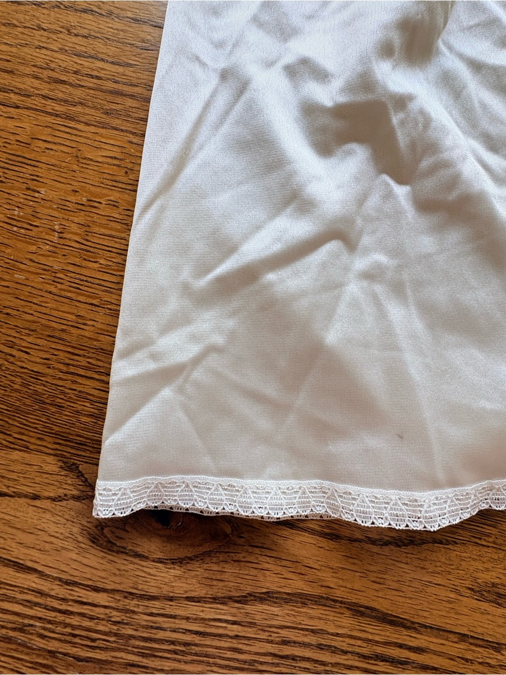 Bali Cream Half Slip with Lace Edge at hem- women’s medium- 100% nylon - Picture 3 of 12